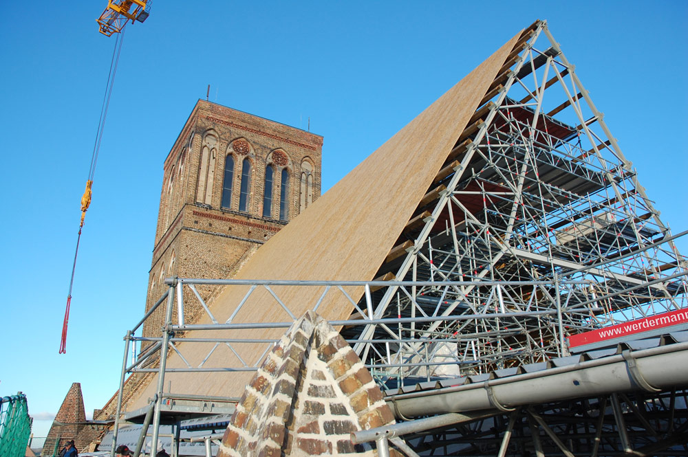 The roof is raised on the St. Nicholas Church, 2010